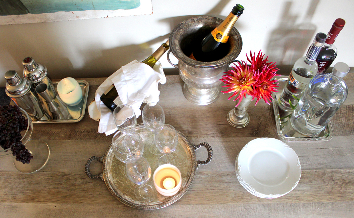 SmallSpaceEntertainingDrinkStation.jpg Beverage station on a console