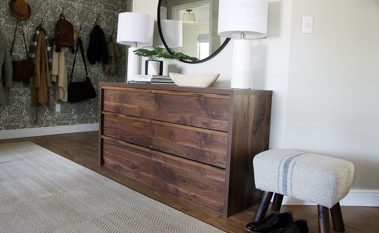 Blog8_1240x764_03.jpg Dresser and mirror with lamps, coat rack and stool
