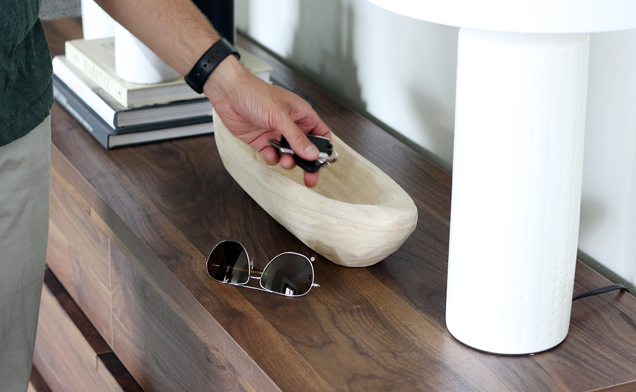 Blog8_1240x764_05.jpg Keys, glasses, wood bowl and dresser