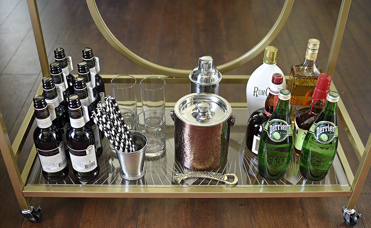 international lux bar cart